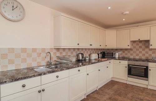 Babcary Cottage | BRAMBLE COTTAGE, romantic, with a garden in Lydford-On-Fosse
