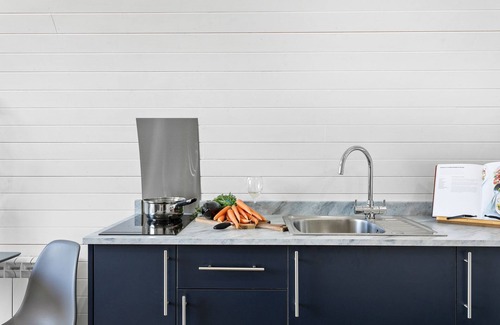 Wells Cabin | Bramley, Apple Tree Glamping - a chalet that sleeps 2 guests in 1 bedroom