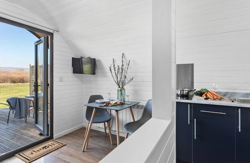 Wells Cabin | Bramley, Apple Tree Glamping - a chalet that sleeps 2 guests in 1 bedroom