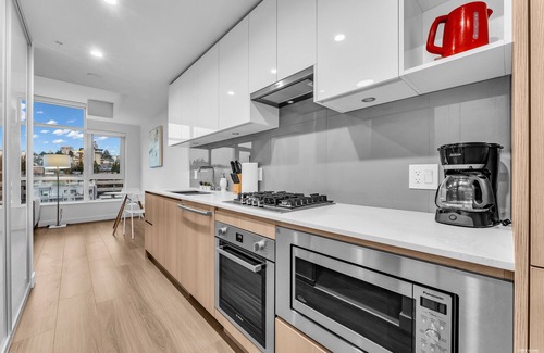 Downtown New Westminster Apartment | Brand New 1B+1B Condo/New West