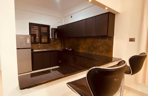 Kochi Apartment | Brand new 2-bedroom apartment close to Lulu mall, with AC, WiFi and free parking