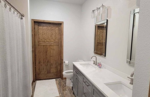 Mahto Cabin | Brand New 2-bedroom getaway cabin located a half mile from Mobridge