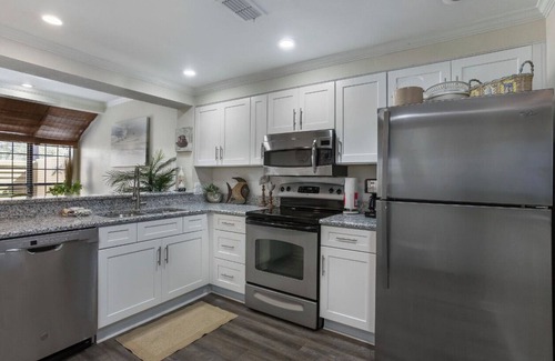 Sandestin Villa | BRAND NEW 2024 6 passenger GOLF CART! 3 minutes to beach! Beautiful lake view!