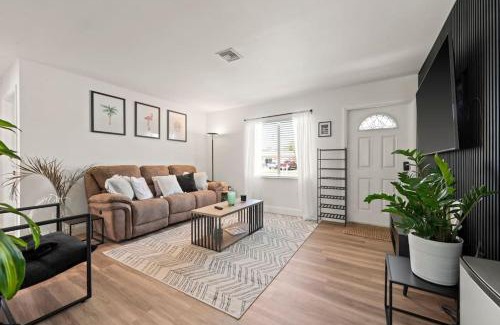 Bonita Springs Apartment | Brand New 2Bed in Bonita's Heart with Superb Patio and Garden