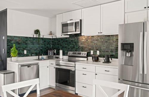 Bonita Springs Apartment | Brand New 2Bed in Bonita's Heart with Superb Patio and Garden