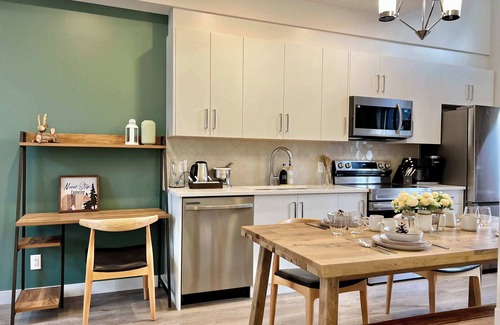 Harvie Heights House | Brand New 3 BD Townhome - Amazing Mountain Views