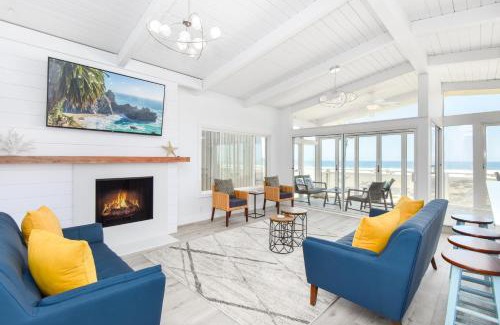 Santa Ana Heights House | Brand New 3 Bedroom Upper-Level Oceanfront Home