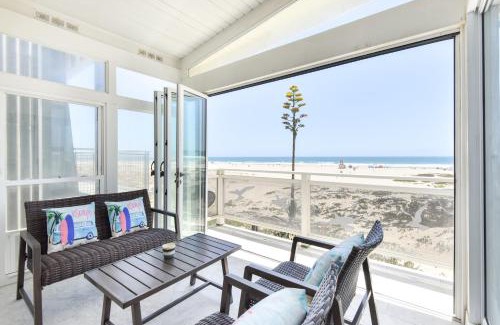 Santa Ana Heights House | Brand New 3 Bedroom Upper-Level Oceanfront Home