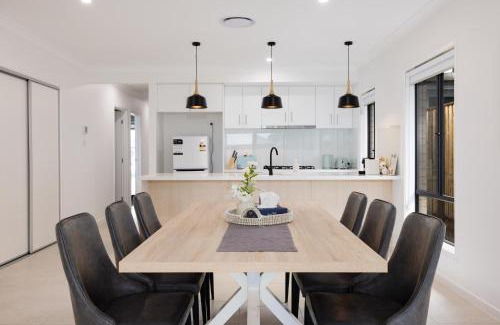 Jimboomba House | Brand new 4BR Family-friendly house WIFI Garage