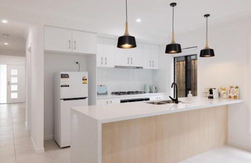 Jimboomba House | Brand new 4BR Family-friendly house WIFI Garage