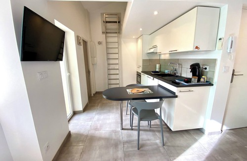 Sanary-sur-Mer Apartment | Brand new apartment in the heart of typical lanes