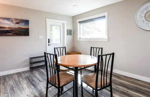 Campbell River House | Brand New Beautiful Fully Furnished 3 Bedroom Basement Suite