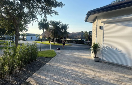 Margate House | Brand new, beautiful, 2-bedroom house in Margate with WiFi, swimming pools, etc.