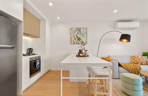 Box Hill Apartment | Brand New Box Hill Central Executive w/pool+gym