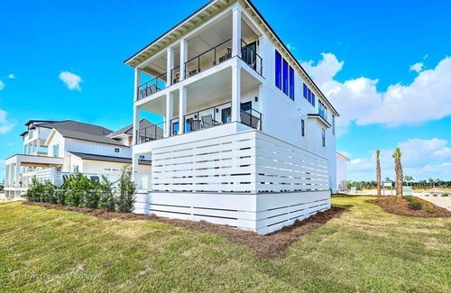 Bay County House | Brand New Build, Unobstructed Views, Private Pool, Pet-Friendly!