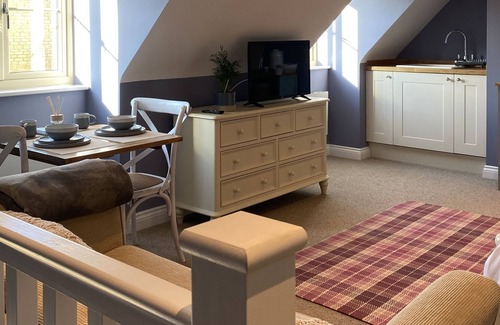 Witney Apartment | Brand new coach house 10 minutes from Blenheim Palace Woodstock
