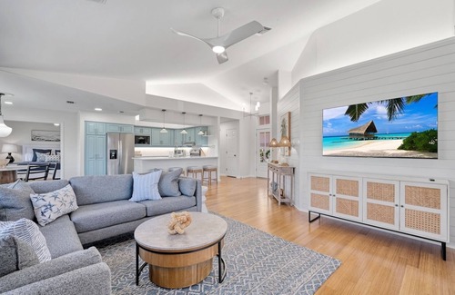 Sanibel House | Brand New - Eastlake Escape - Pickleball and Beach