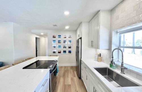 Toilla Segunda House | Brand New Heated Pool! Remodeled 3 Bedroom Cottage/Steps to the beach!