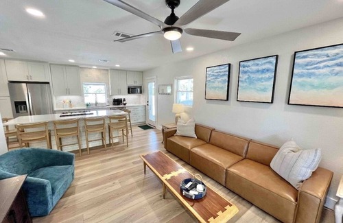 Toilla Segunda House | Brand New Heated Pool! Remodeled 3 Bedroom Cottage/Steps to the beach!