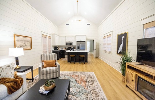 Laurel Ski Chalet | Brand New, Historic District, Walkable, 5 Star