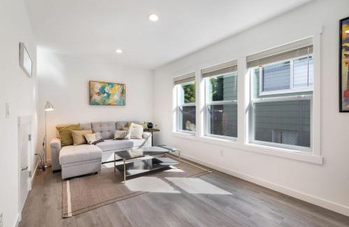 Greenwood House | Brand New Home 10min To Green Lake