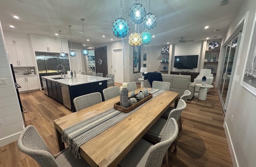 Fort Myers Beach House | Brand new home. Spacious 4 bdm, 6 bath just steps away from beach and downtown