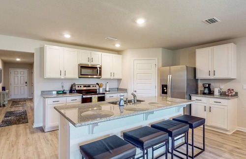 Northwest Pensacola House | Brand-New Home with a Large Yard, Grill, Kitchen