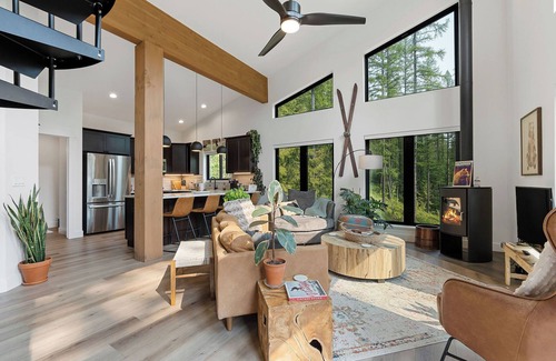 Columbia Falls House | Brand New Hot Tub - 25min from Ski/Whitefish - Central Location- Gorgeous Views