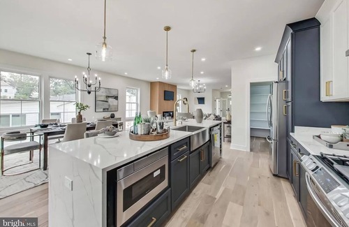 Nauck House | Brand NEW house with Spacious 5-bedroom 4-bathroom, WiFi, and non smoking