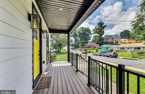 Nauck House | Brand NEW house with Spacious 5-bedroom 4-bathroom, WiFi, and non smoking