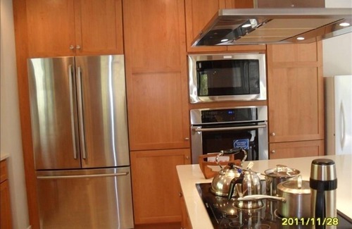 Sag Harbor House | Brand new kitchen, Jacuzzi, organic garden, minutes to the Village
