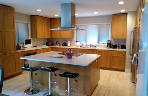Sag Harbor House | Brand new kitchen, Jacuzzi, organic garden, minutes to the Village