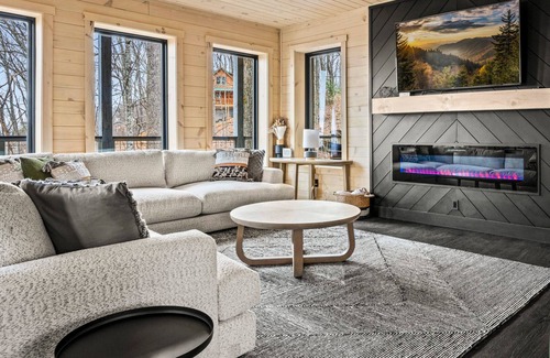 Gatlinburg - Pigeon Forge Cabin | Brand New Lux Pool Cabin: Views, Arcades, Hot Tub, close to everything!