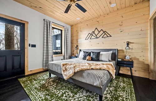 Gatlinburg - Pigeon Forge Cabin | Brand New Lux Pool Cabin: Views, Arcades, Hot Tub, close to everything!