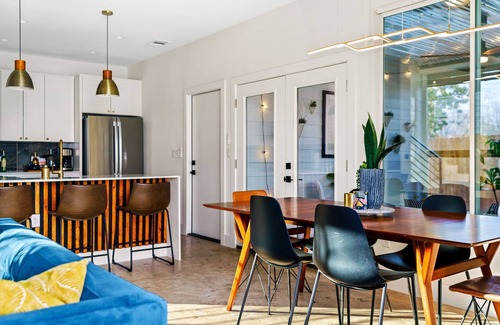 Govalle House | Brand new Luxe Modern Retreat in East Austin | Google Fiber | Patio | Fire pit