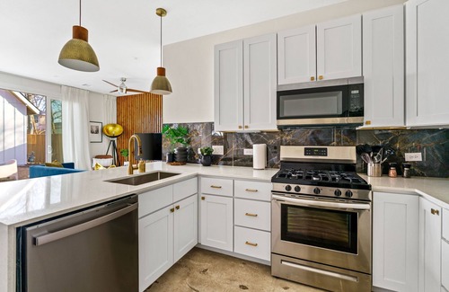 Govalle House | Brand new Luxe Modern Retreat in East Austin | Google Fiber | Patio | Fire pit