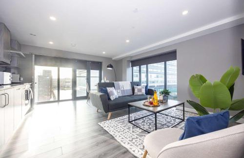 The Docks Apartment | BRAND NEW Luxury Home by City SuperHost