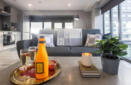 The Docks Apartment | BRAND NEW Luxury Home by City SuperHost