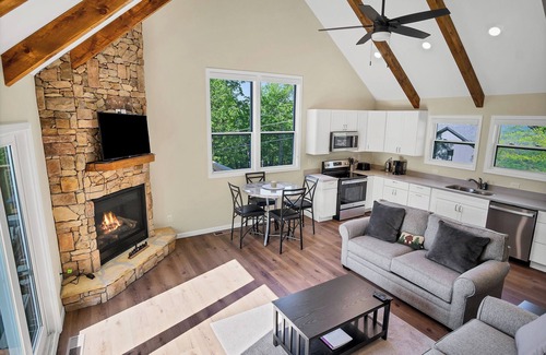 Townsend House | Brand new luxury home with a magnificent view , and luxurious hot-tub