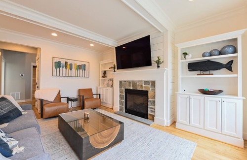 Arnold House | Brand New Luxury Waterfront Home