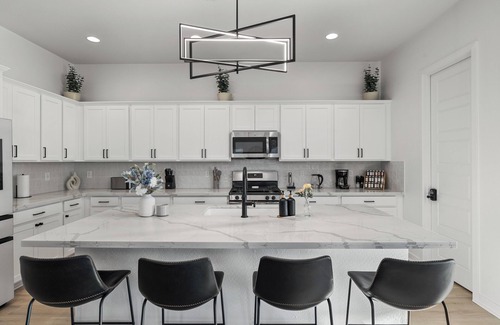 South Mountain House | Brand New Modern 3BR Retreat – Pool, Jacuzzi, Gym & Stunning Views