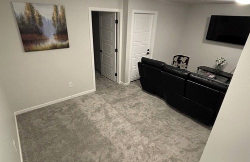 Regina House | Brand New, Modern & Spacius guest Suite