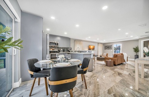 Lantana House | Brand New Modern Villa - Fully Fenced Backyard