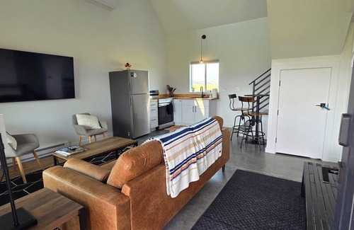Bozeman Cabin | BRAND NEW Mountain View Cabin, Rural Setting 30 Min. from Big Sky! Dogs Welcome!