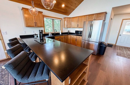 Finley Point House | Brand New! Osprey Outlook, Majestic Views, Sleeps 8, Air Conditioning!