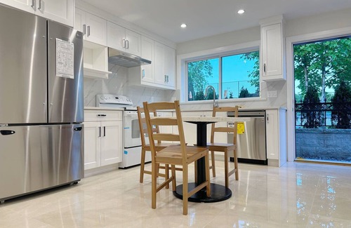 Kitsilano House | Brand new, peaceful first-floor room for staying