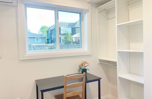 Kitsilano House | Brand new, peaceful first-floor room for staying