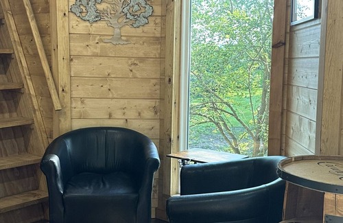 Circleville Cabin | Brand new Rustic Treehouse on the Scenic Big Darby Creek Sleep under the stars.