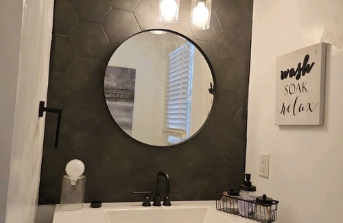 High Springs House | Brand New! The Springs House - 1 Mile to Ginnie!!!