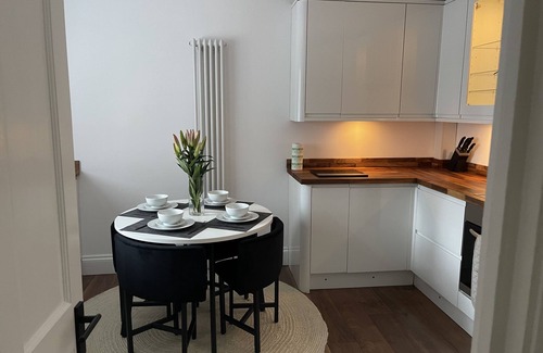 Mortlake Apartment | Brand new three bedroom maisonette